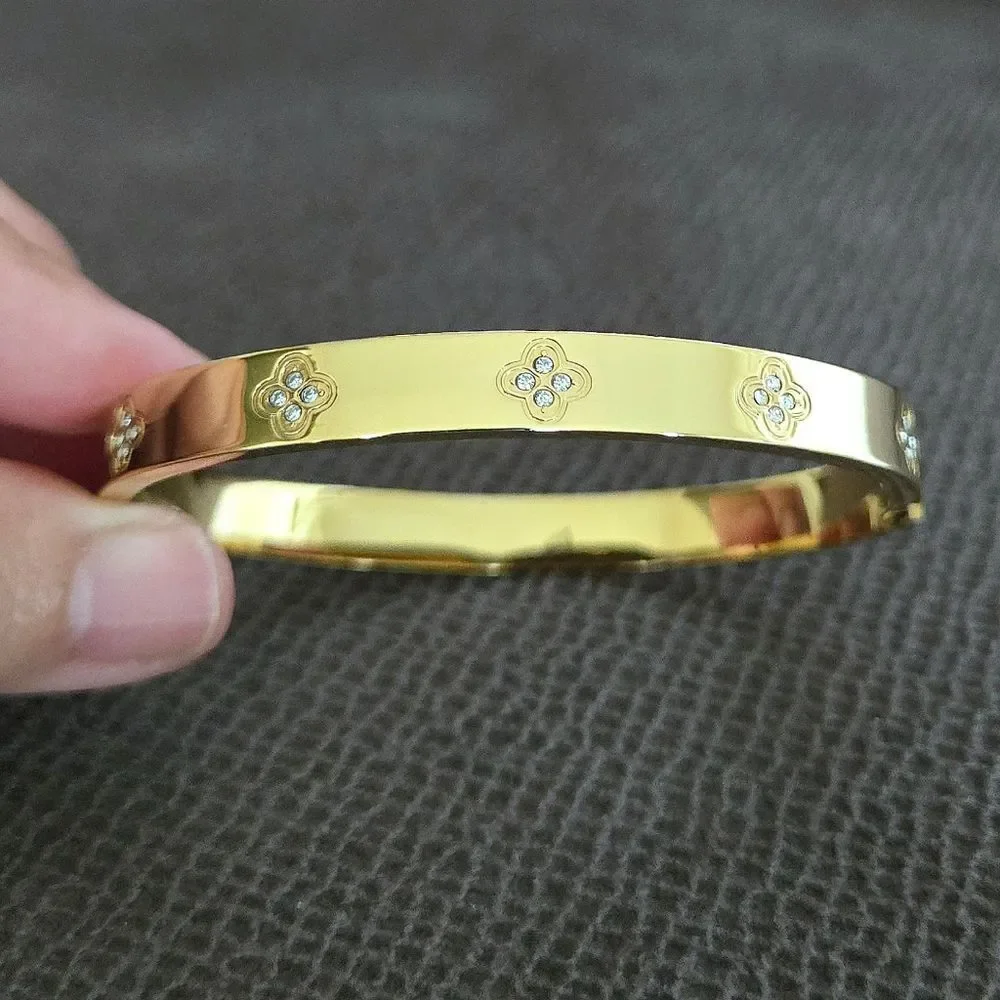 Gold💛 Hinged Bangle with Bezel Set Cubic Zirconias💎 - NWT
